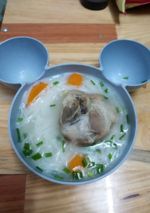 Hình của món Bún giò heo.