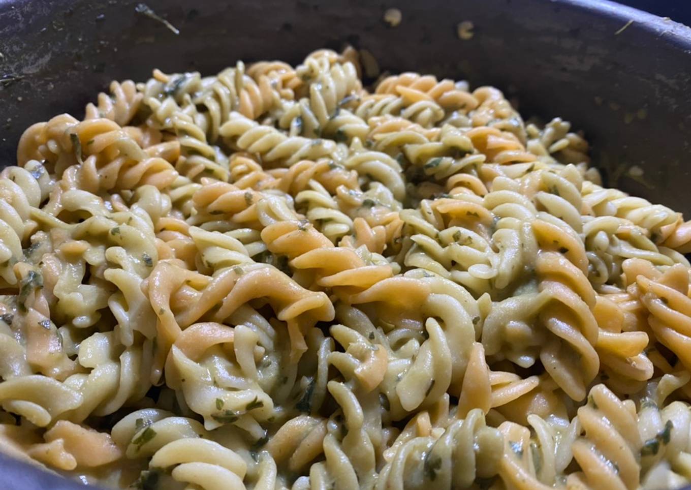 Pastas en salsa pesto de aguacate