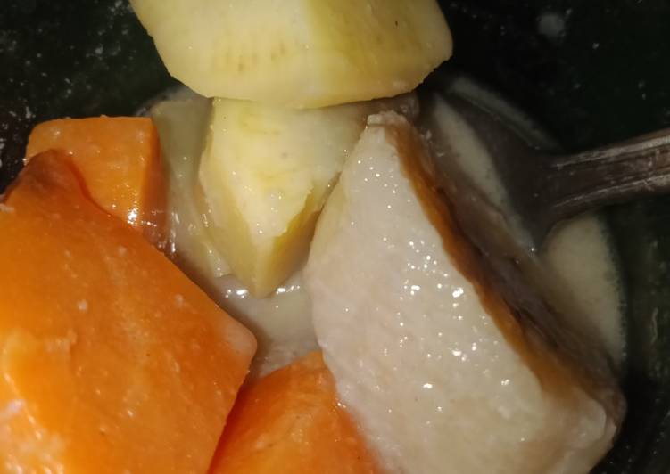 Kolak pisang dan singkong