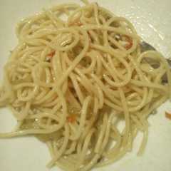 Foto di Spaghetti con alici freschi e peperoni