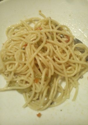 Foto di Spaghetti con alici freschi e peperoni