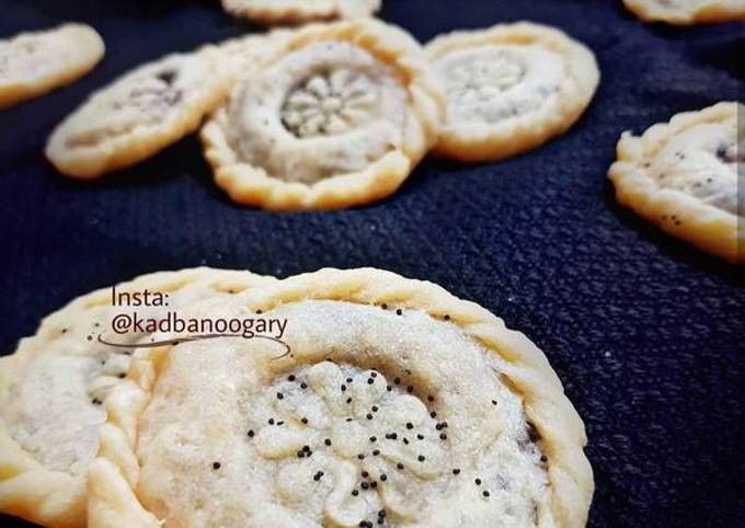 Steps to Prepare Award-winning Kolompeh (Date Cookie)