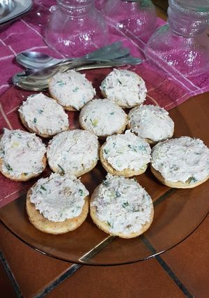 Una foto de Crema de panceta y verdeo para canapés