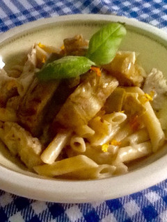 Una foto de Pasta corta con alcachofas al vermouth