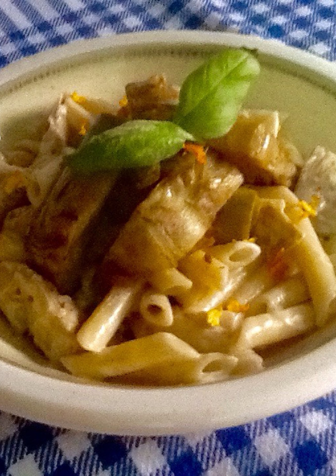 Una foto de Pasta corta con alcachofas al vermouth