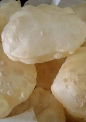 সাদা ফুলকো লুচি(sada fulko luchi recipe in Bengali) রেসিপির প্রধান ছবি