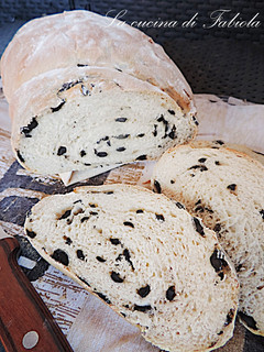 Foto di Pagnotta alle olive nere
