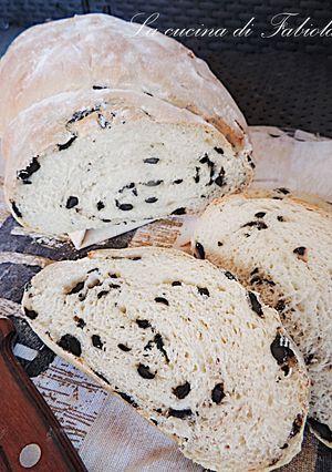 Foto di Pagnotta alle olive nere
