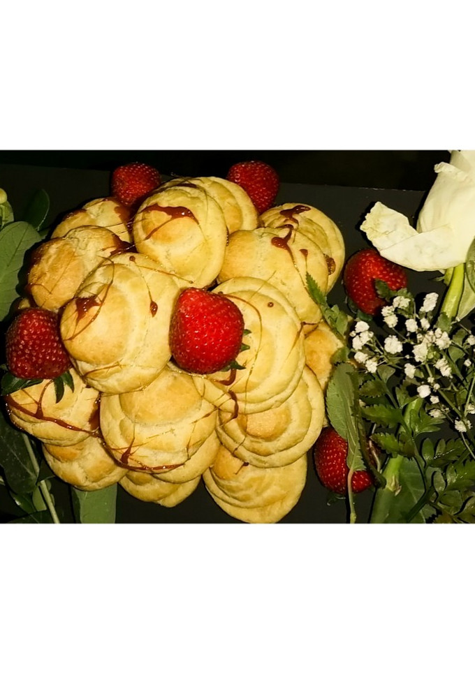 Una foto de Masa de choux y crema pastelera (Croquenmbouche)