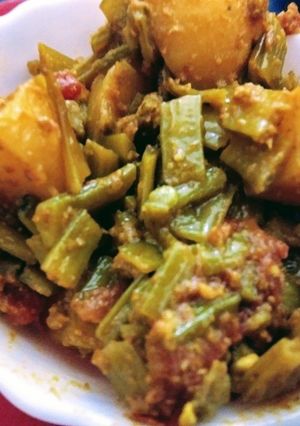 A picture of Gavar ki Sabzi in White Til Paste.