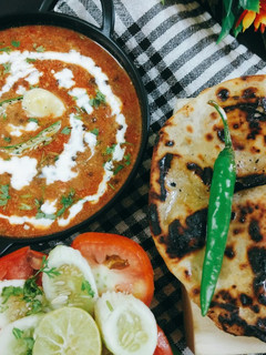 दाल मखनी,पनीर कुलचा (daal makhni,paneer kulcha recipe in Hindi) रेसिपी मुख्य फोटो