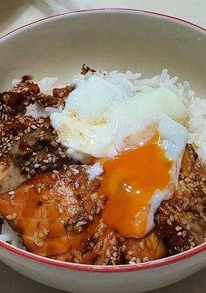 รูปของ ข้าวแซลมอนเทอริยากิไข่ออนเซ็น