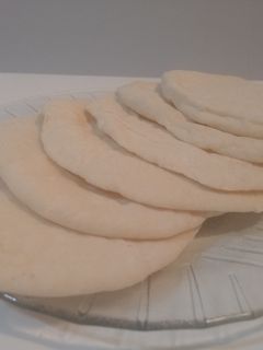 Una foto de Pan árabe o pan pita receta fácil