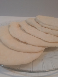 Una foto de Pan árabe o pan pita receta fácil