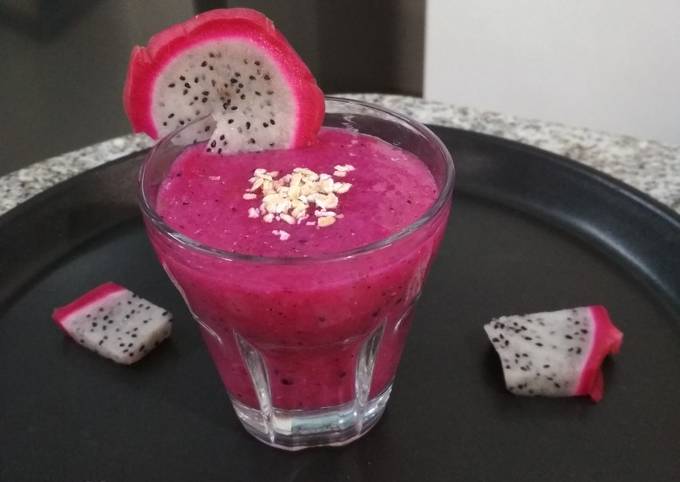 Recipe: Yummy Dragon fruit -oat smoothie