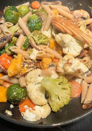 Foto de Massa com Cogumelos, Legumes e Feta