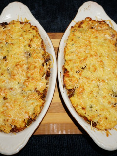 Una foto de GUISO DE CARNE DE VACUNO MOLIDA CON POLENTA GRATINADA. JON STYLE