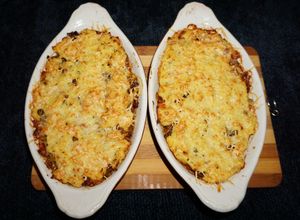 Una foto de GUISO DE CARNE DE VACUNO MOLIDA CON POLENTA GRATINADA. JON STYLE