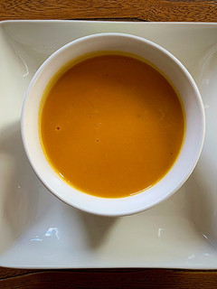 Una foto de Crema de calabaza y manzana