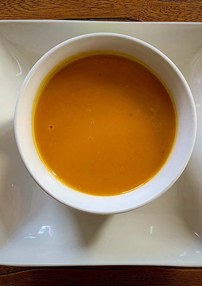 Una foto de Crema de calabaza y manzana