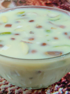 દૂધપાક (Dudhpak recipe in gujarati) રેસીપી મુખ્ય ફોટો