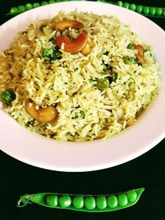 "मटार पुलाव" (Matar Pulao Recipe In Marathi) रेसिपी चे मुख्य फोटो