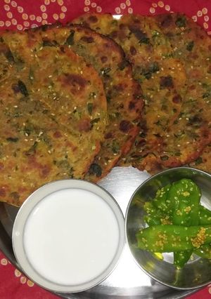 મેથી ના થેપલા (Methi Thepla Recipe In Gujarati) રેસીપી મુખ્ય ફોટો