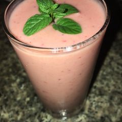 Banana, strawberry smoothie🍧 A picture of Banana, strawberry smoothie🍧.