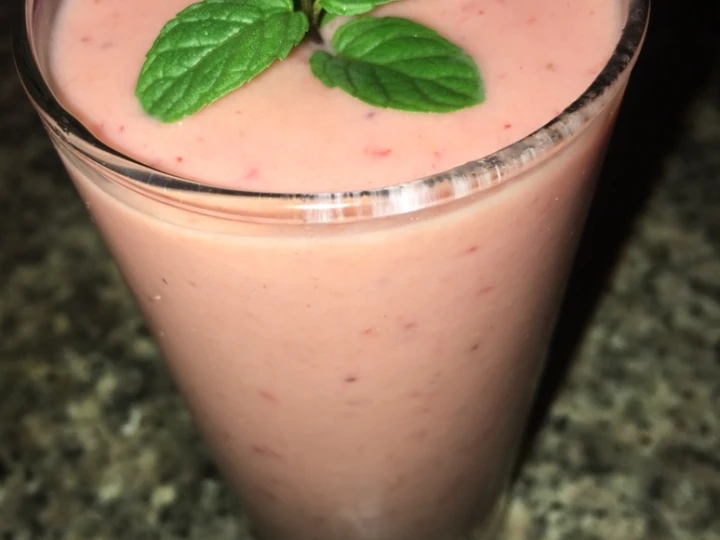 Easy Way Make Banana, strawberry smoothie🍧 the Delicious Really delicious