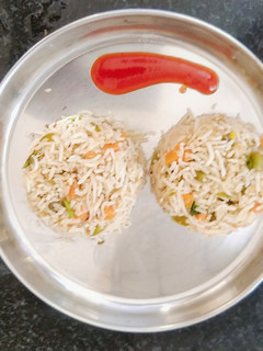வெஜ் ஃப்ரைட் ரைஸ் (Veg fried rice recipe in tamil) செய்முறை முக்கிய புகைப்படம்