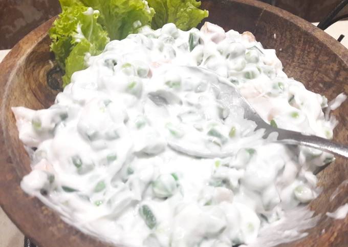 Mixed vegetable salad in creamy hung curd