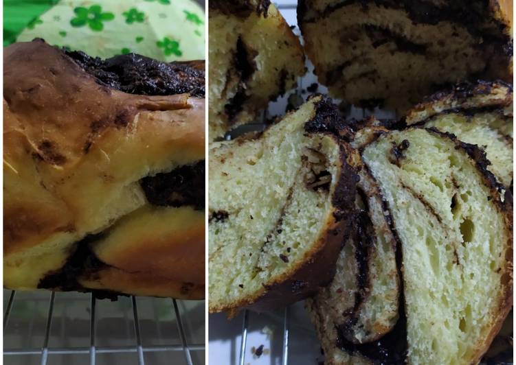 Babka dengan isian pasta coklat