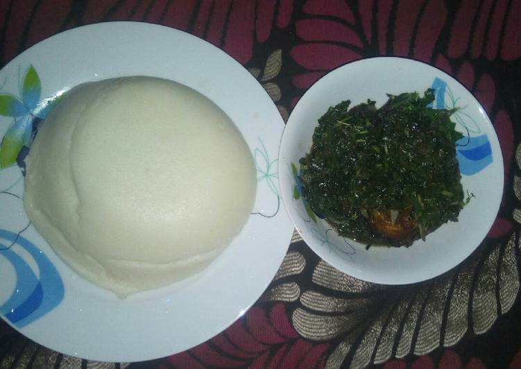 Vegetable soup and casava and corn flour amala