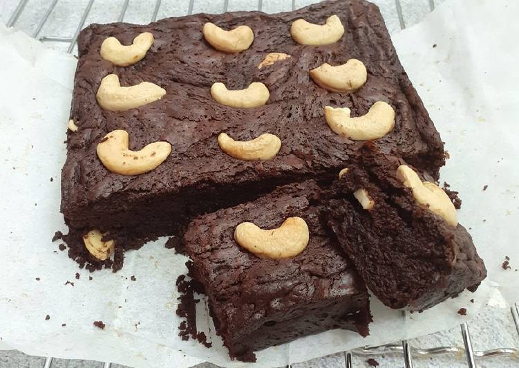 RECOMMANDED! Resep Classic Cashew Brownie