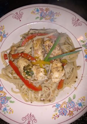 Una foto de Salteado de pollo ahumado
