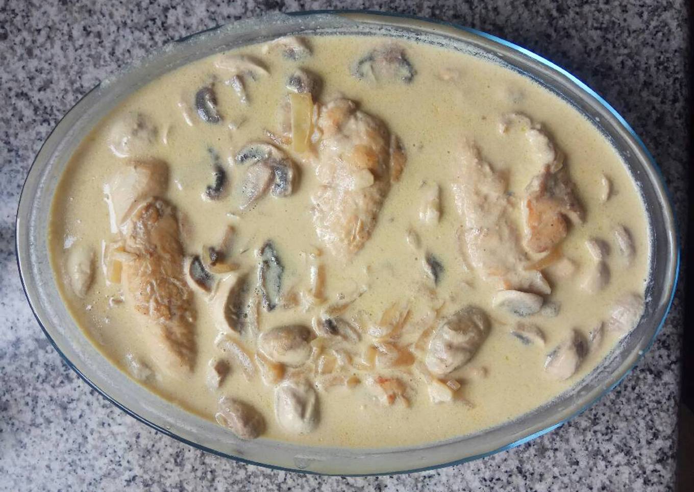 Pollo al curry con champiñones