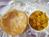 मसाले की आलू सब्ज़ी और पूरी