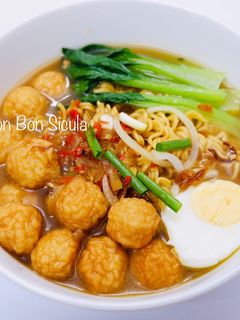 Hình của món Mì Cá Viên Cà Ri.