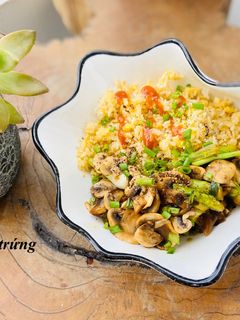 Hình của món Cơm chiên trứng nấm măng tây sốt teriyaki.