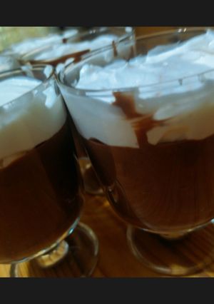 Φωτογραφία της συνταγής Πλούσια & βελούδινη κρέμα σοκολάτας από κακάο με σαντιγύ✨