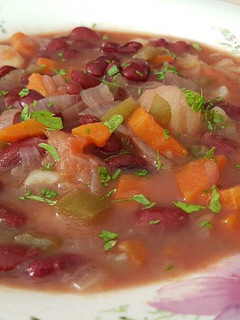 Una foto de Guiso de alubias rojas y verduras