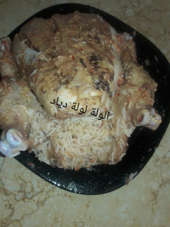 صورة لوصفة دجاج محشي بالارز محمر في كيس الشواء