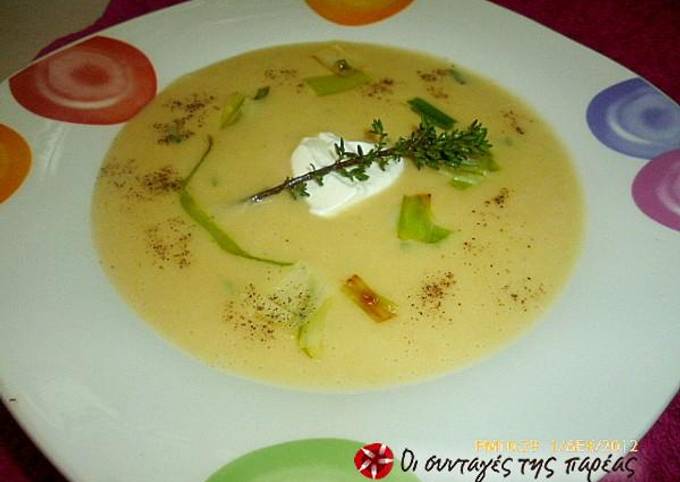 κύρια φωτογραφία συνταγής Σούπα με πράσα και πατάτες βελουτέ της Αργυρώς