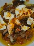 Huevo roto en escabeche ligero de setas