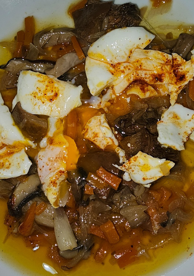 Una foto de Huevo roto en escabeche ligero de setas