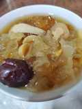 White fungus soup (dessert)