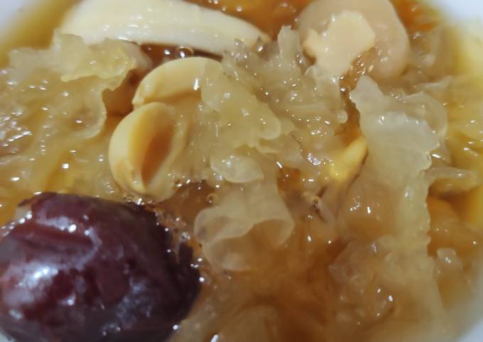 White fungus soup (dessert)