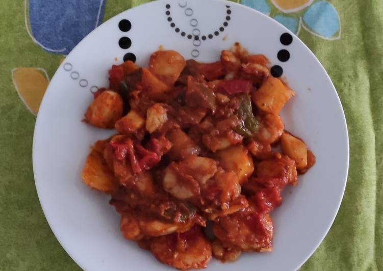 Rape con salsa de tomate
