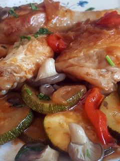 Una foto de Pollo con calabacín