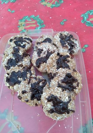 Una foto de Galletitas de avena y chocolate fit